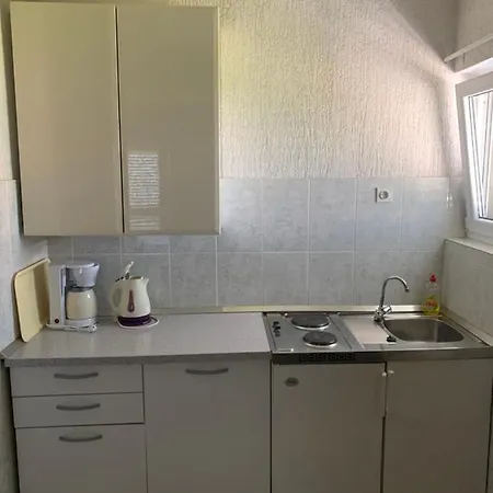 Dzapo Πανσιόν